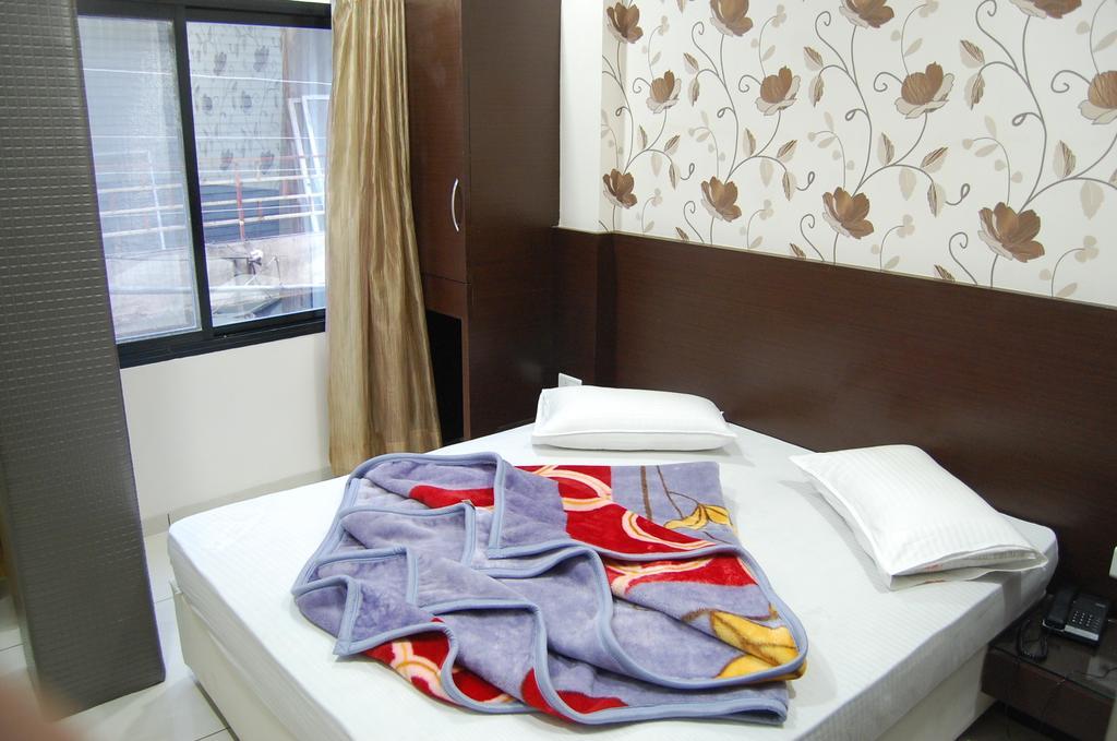 Hotel Poonam Palace ウッジャイン 部屋 写真