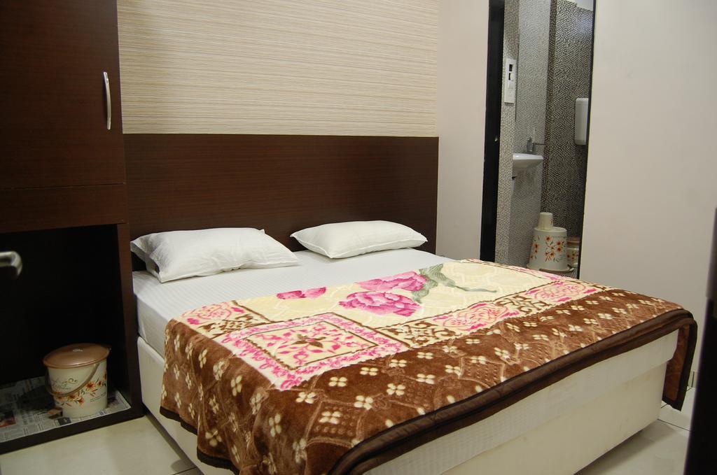 Hotel Poonam Palace ウッジャイン 部屋 写真