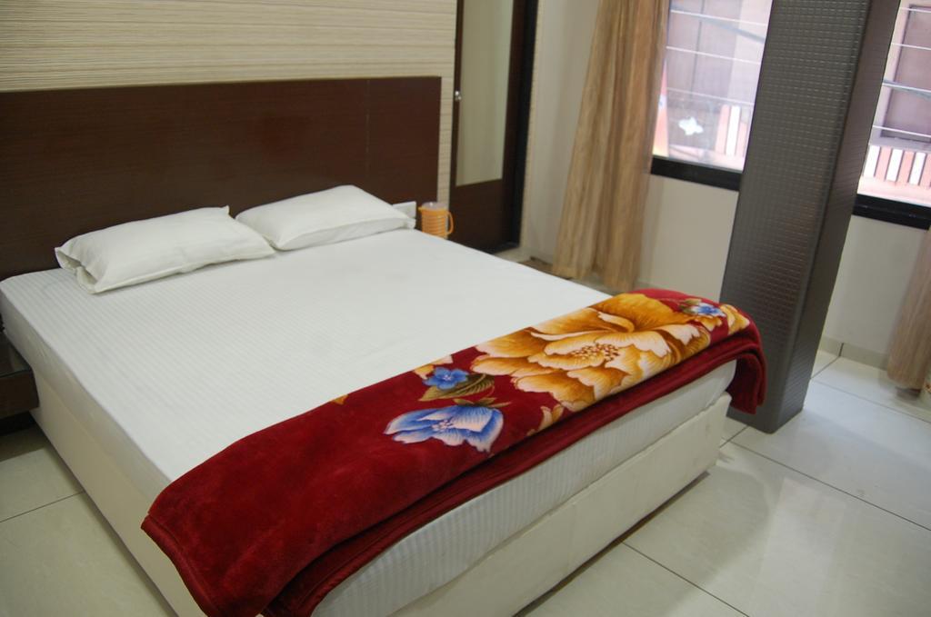Hotel Poonam Palace ウッジャイン 部屋 写真